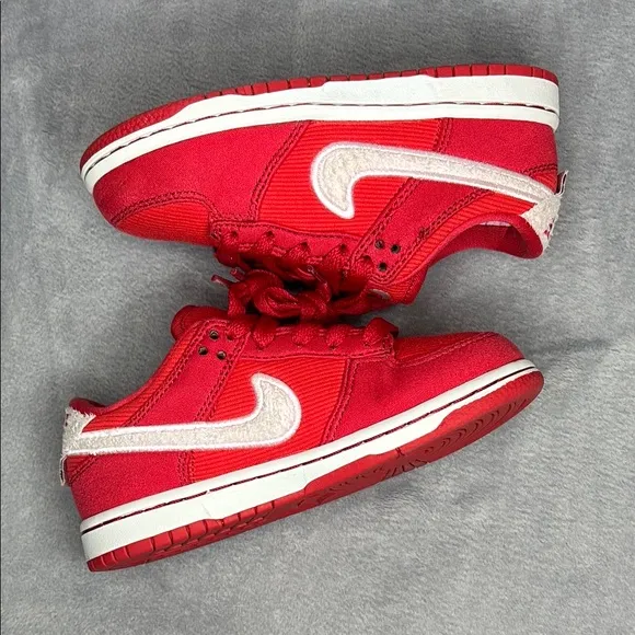 🔥🔥🔥 Nike Dunk Low Valentine's Day Kids Red Sneakers Size: 11c🔥🔥🔥
