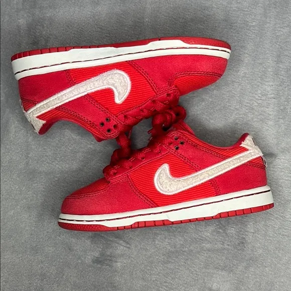 🔥🔥🔥 Nike Dunk Low Valentine's Day Kids Red Sneakers Size: 11c🔥🔥🔥