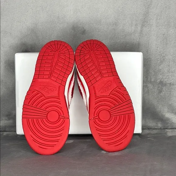 🔥🔥🔥 Nike Dunk Low Valentine's Day Kids Red Sneakers Size: 11c🔥🔥🔥