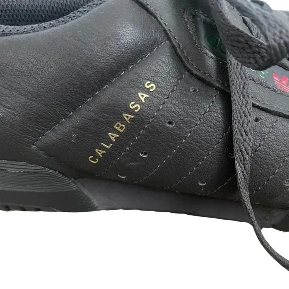 Adidas Calabasas Sleek Black Design US Size 9.5 Comfortable and Durable