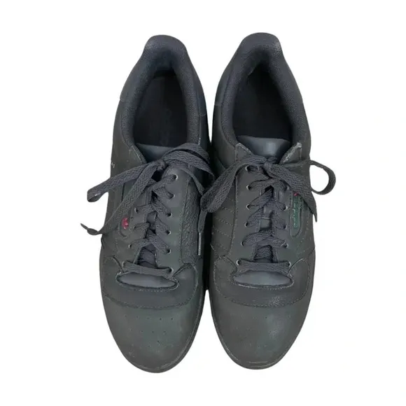 Adidas Calabasas Sleek Black Design US Size 9.5 Comfortable and Durable