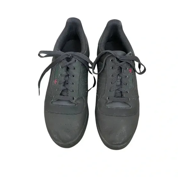 Adidas Calabasas Sleek Black Design US Size 9.5 Comfortable and Durable