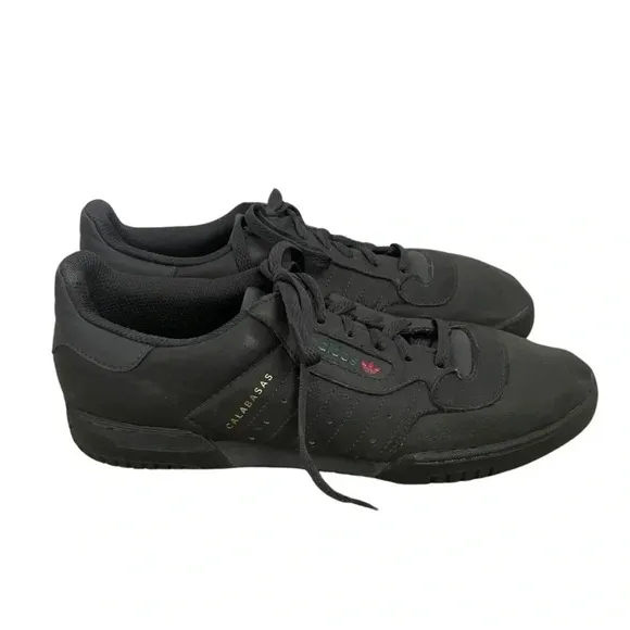 Adidas Calabasas Sleek Black Design US Size 9.5 Comfortable and Durable