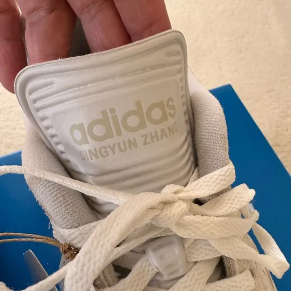 Adidas DingyunZhang SambaSize M 5.5 / W 6.5Colour: White Vapour/ Grey one