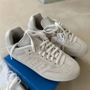 Adidas DingyunZhang SambaSize M 5.5 / W 6.5Colour: White Vapour/ Grey one