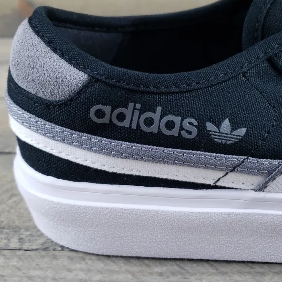 adidas Originals Delpala Casual/Skate Sneakers