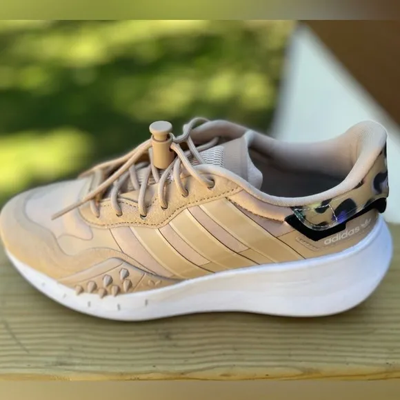 Adidas women shoes trainers size 8.5 beige pale nude