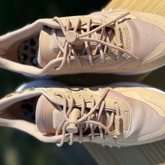Adidas women shoes trainers size 8.5 beige pale nude