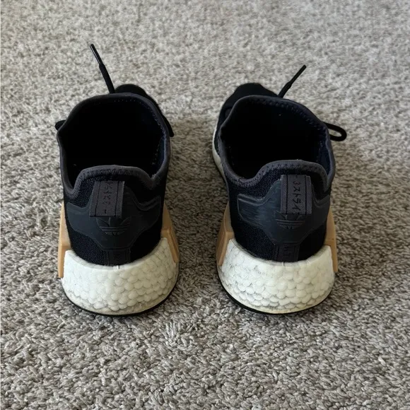 Adidas Women’s NMD R1 'Black Carbon shoes sneakers size 7
