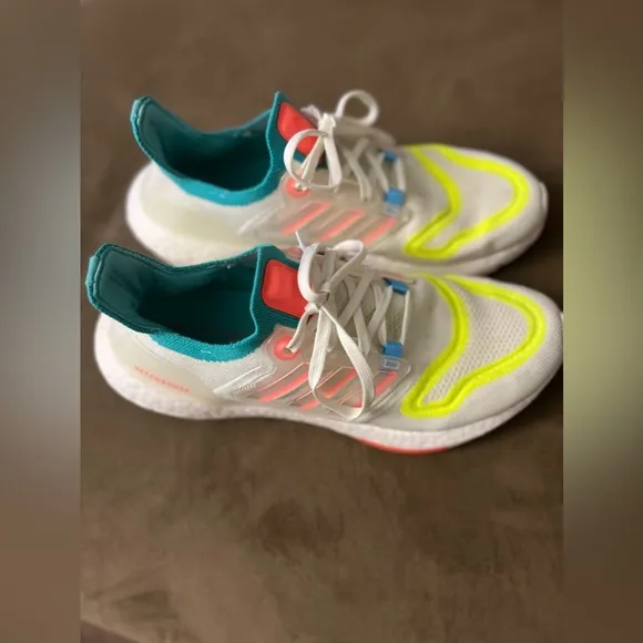 Adidas Women’s UltraBoost 22 Running Shoes ‘White Turbo Mint'