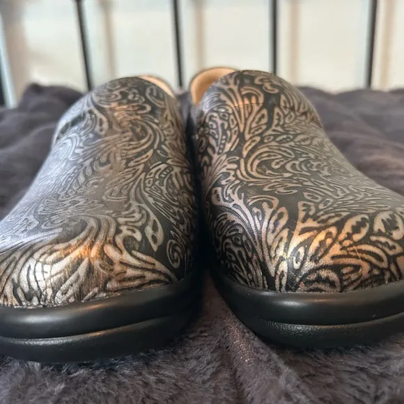 Alegria Black and Silver Clogs with Paisley Design Women's Size 41