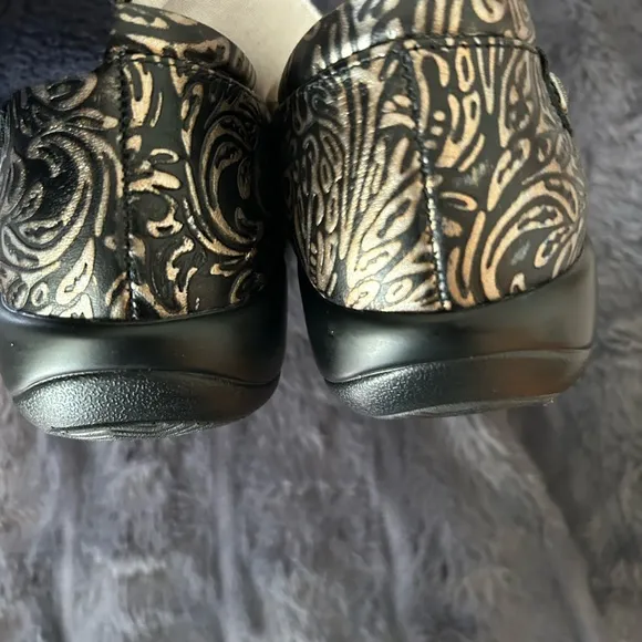Alegria Black and Silver Clogs with Paisley Design Women's Size 41