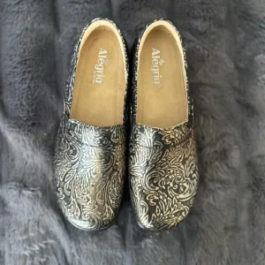 Alegria Black and Silver Clogs with Paisley Design Women's Size 41