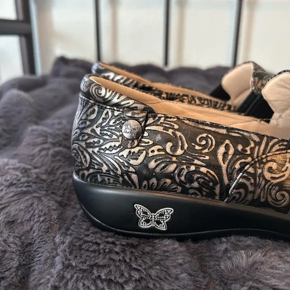 Alegria Black and Silver Clogs with Paisley Design Women's Size 41