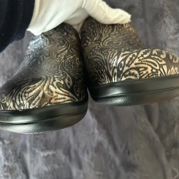 Alegria Black and Silver Clogs with Paisley Design Women's Size 41