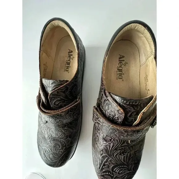 Alegria Mules Clogs Joleen Women 9.5 Tooled Leather Slipon Oxford Molasses Brown