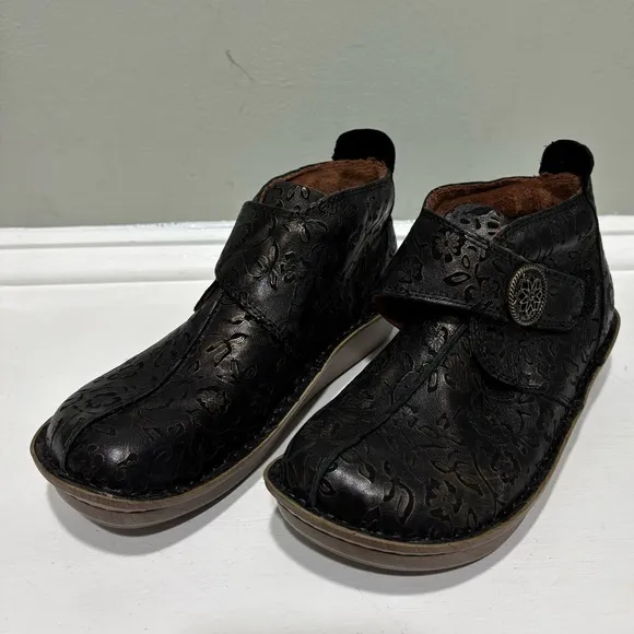 ALEGRIA Women’s Caiti Bronze/Dk Brown Eyed Low Bootie Shoes-size 35 (size US 5)