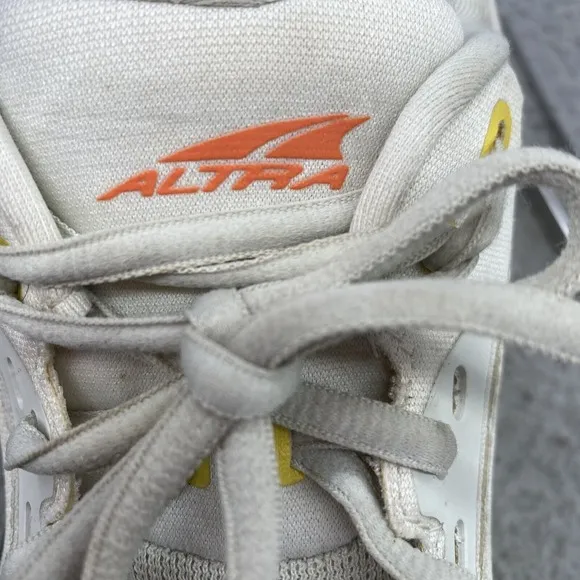 Altra Via Olympus Running Shoes Mens 8 Ivory Yellow Gorpcore Athleisure Training