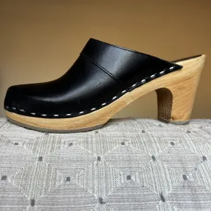 American Apparel Made In USA Black Leather Clog Boho 70s Hippie Wooden Heel US 7