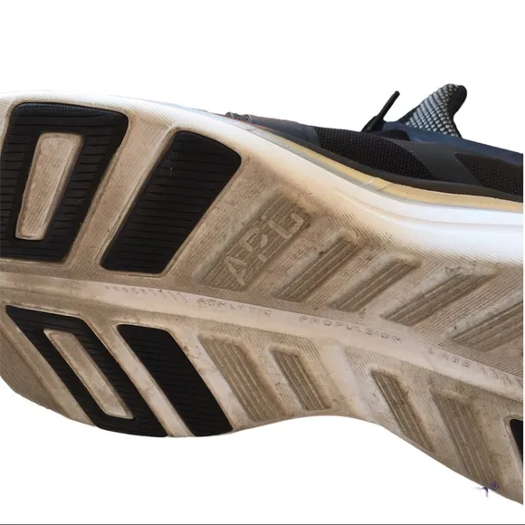 APL Ascend mens running shoes