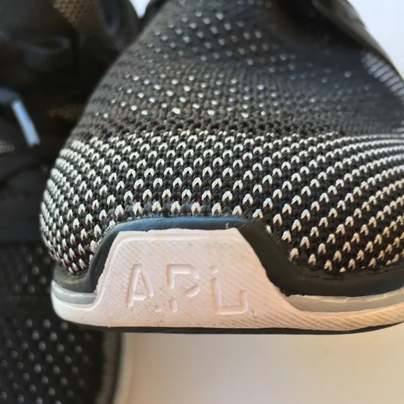 APL Ascend mens running shoes