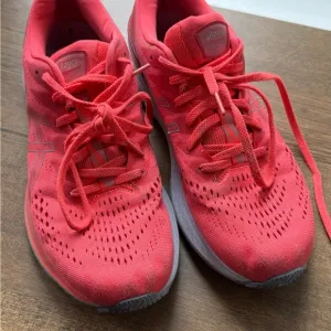 ASICS   Gel-Kayano 28 Women's Running Shoes Size 10 Color Coral