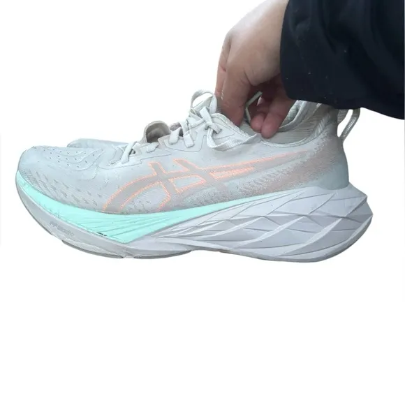 ASICS novablast 4 Women's Running Shoes size 7