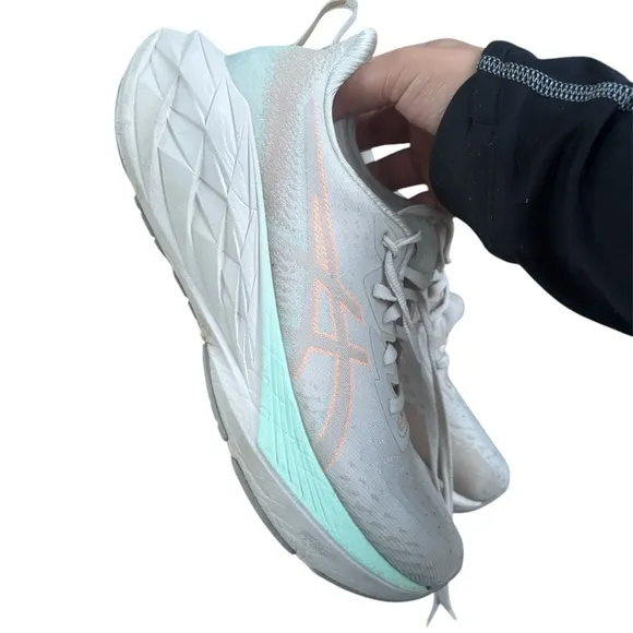 ASICS novablast 4 Women's Running Shoes size 7