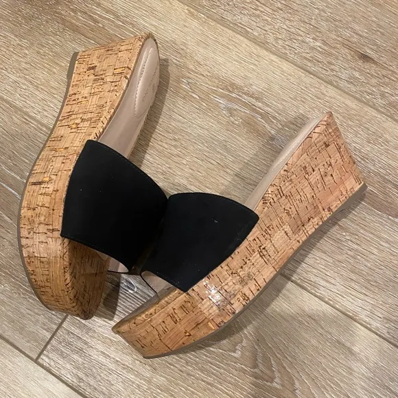 BANDOLINO cork wedges! 🖤EUC🖤worn 1x- too high for my mom- see pic 4 details!!