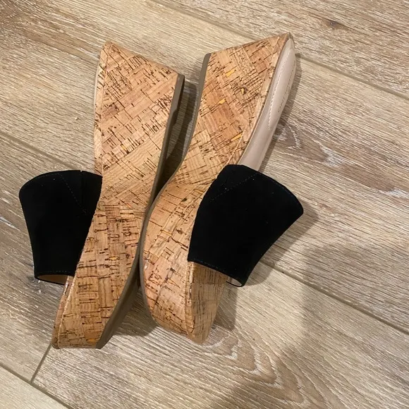 BANDOLINO cork wedges! 🖤EUC🖤worn 1x- too high for my mom- see pic 4 details!!
