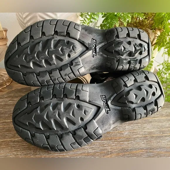 *Best Seller* Teva Tirra Sandals Women’s 8 Outdoor Hiking Water Outdoor Shoes