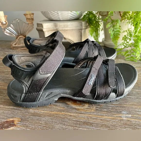 *Best Seller* Teva Tirra Sandals Women’s 8 Outdoor Hiking Water Outdoor Shoes