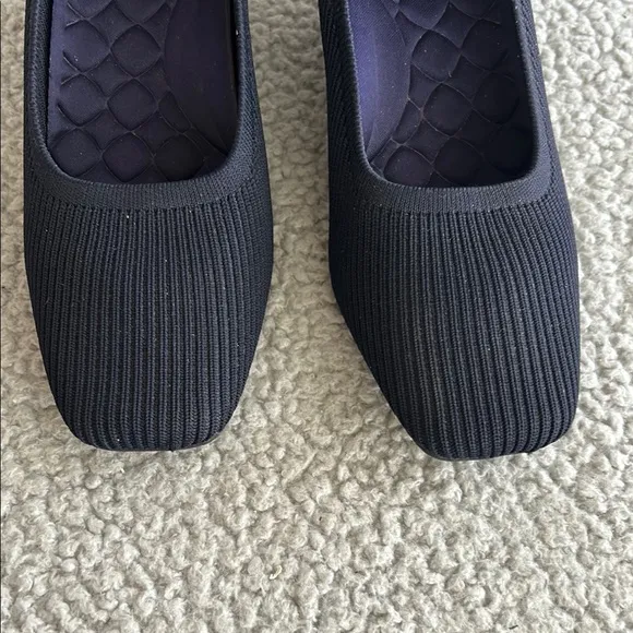 Black Textured Wedge Shoes for Versatile Wear