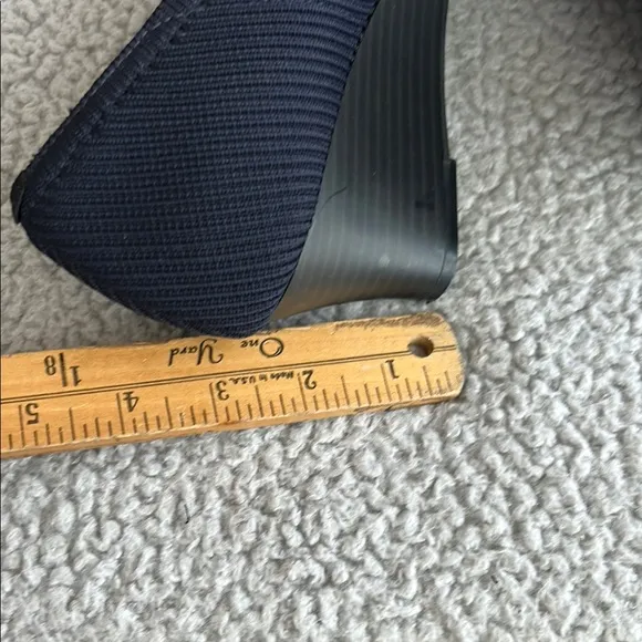 Black Textured Wedge Shoes for Versatile Wear