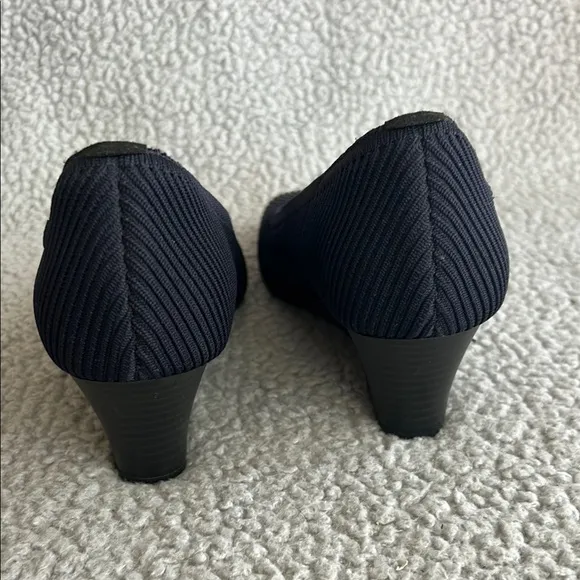Black Textured Wedge Shoes for Versatile Wear