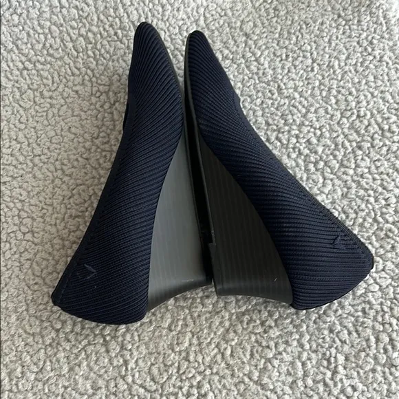 Black Textured Wedge Shoes for Versatile Wear