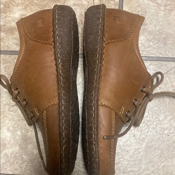 Born Brown Size 6 Leather Oxfords with Handcrafted Stitching