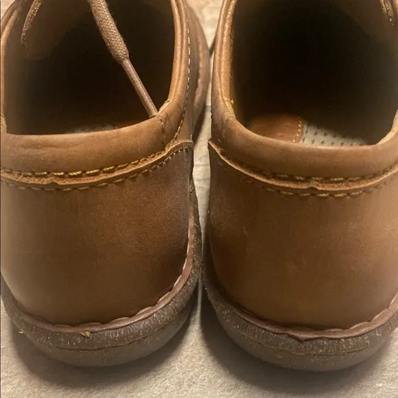 Born Brown Size 6 Leather Oxfords with Handcrafted Stitching