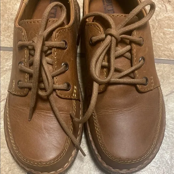 Born Brown Size 6 Leather Oxfords with Handcrafted Stitching