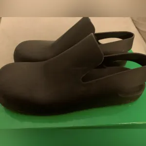 Bottega Veneta Puddle sling back slides
