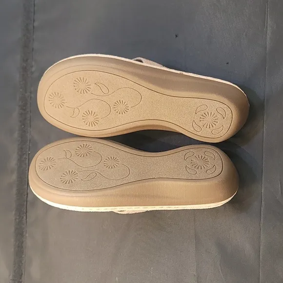 BRAND NEW CLIFFS BY WHITE MOUNTAIN  WOMENS CIENNA DEMI WEDGE  THONG THONG SANDAL