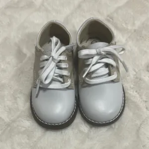 Brand new Footmates white and tan saddle oxfords size 4.5