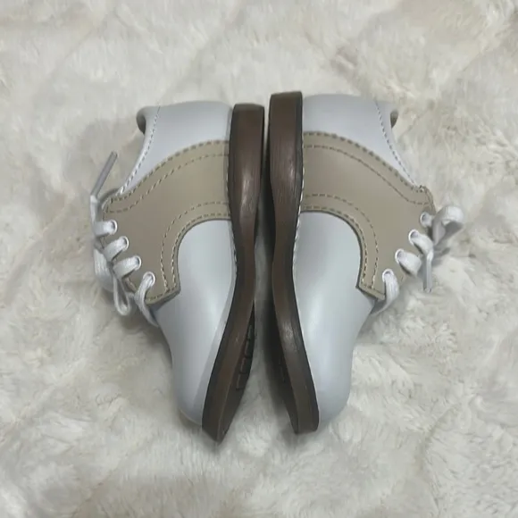 Brand new Footmates white and tan saddle oxfords size 4.5