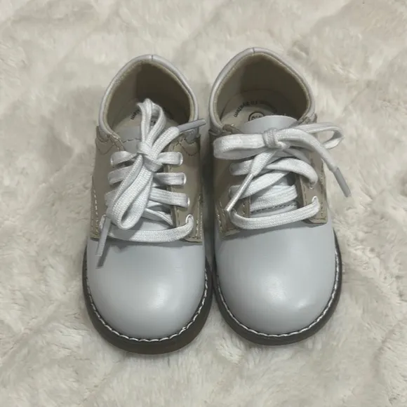 Brand new Footmates white and tan saddle oxfords size 4.5