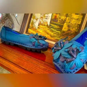 Brand New Socofy Leather Flower Shoes (Retail $120)