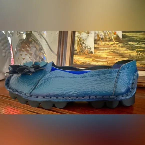 Brand New Socofy Leather Flower Shoes (Retail $120)