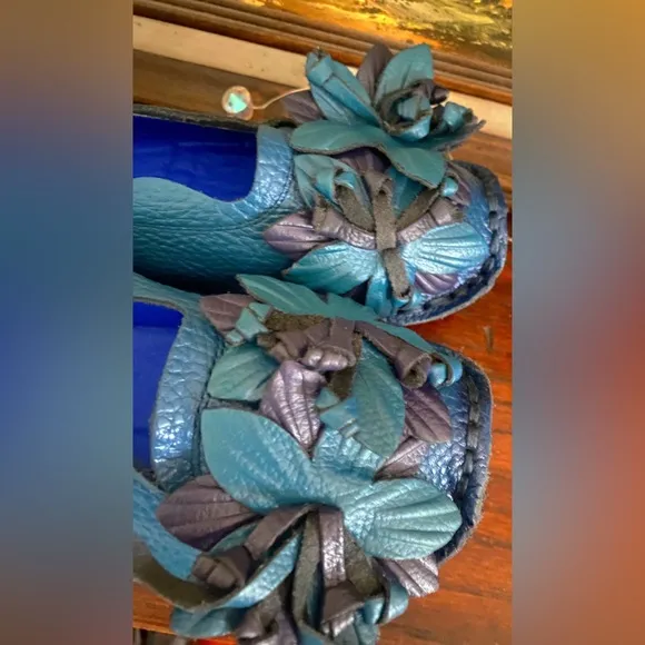 Brand New Socofy Leather Flower Shoes (Retail $120)