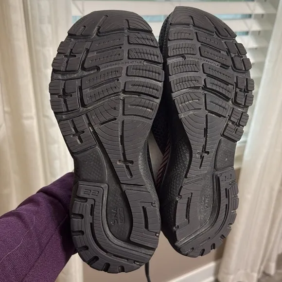 Brooks Adrenaline GTS 22 Dark Grey Purple Women's Running Shoes. Size 8.5