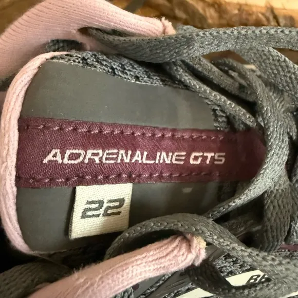 Brooks Adrenaline GTS 22 Dark Grey Purple Women's Running Shoes. Size 8.5
