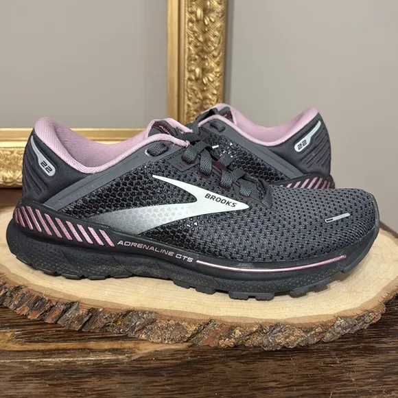 Brooks Adrenaline GTS 22 Dark Grey Purple Women's Running Shoes. Size 8.5